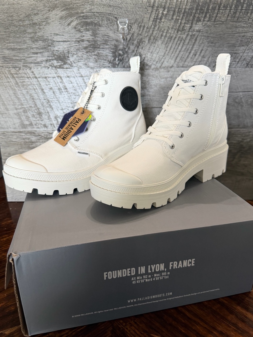 NIB Women’s Palladium Pallabase Twill Canvas White Chunky Heel Boot Zip Sz 9.5